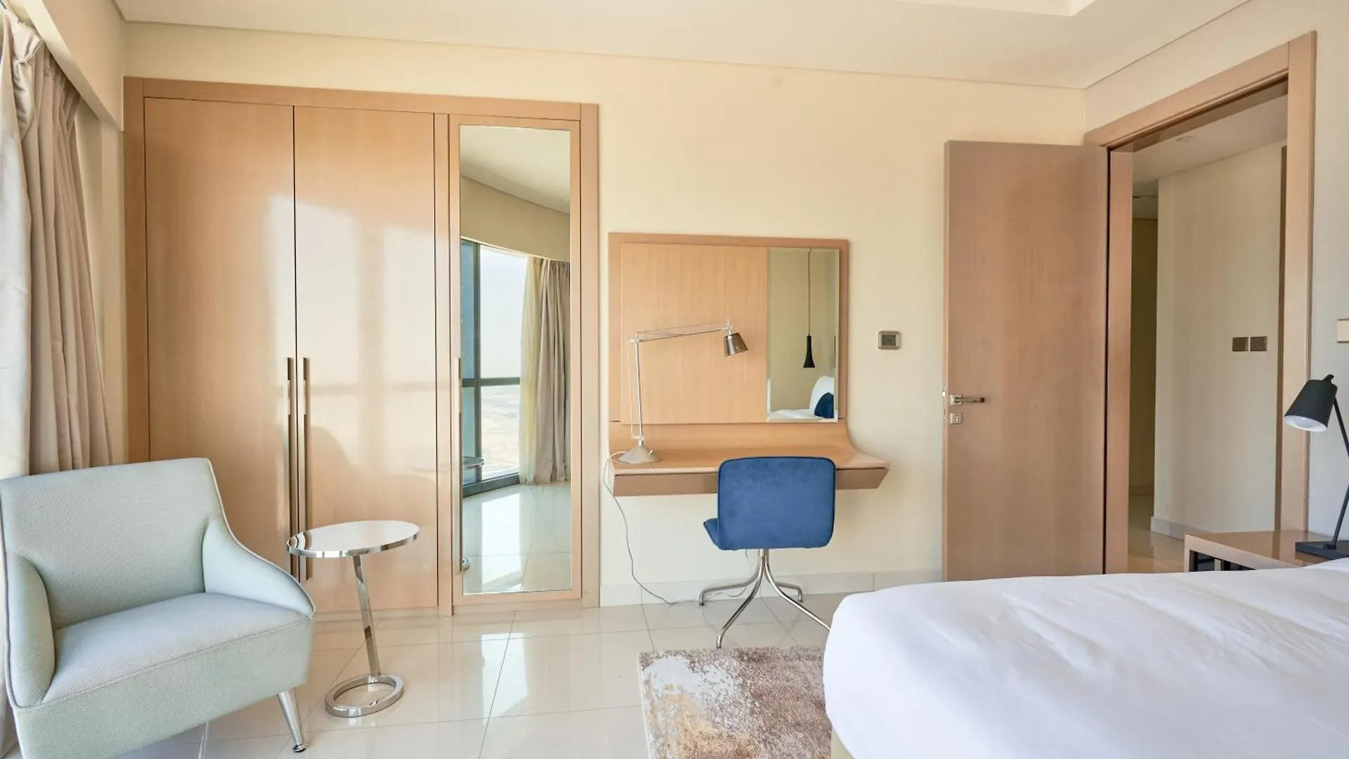 Spacious 3Bhk In Paramount Tower B With Stunning Views-6204 Dubai Apartment
